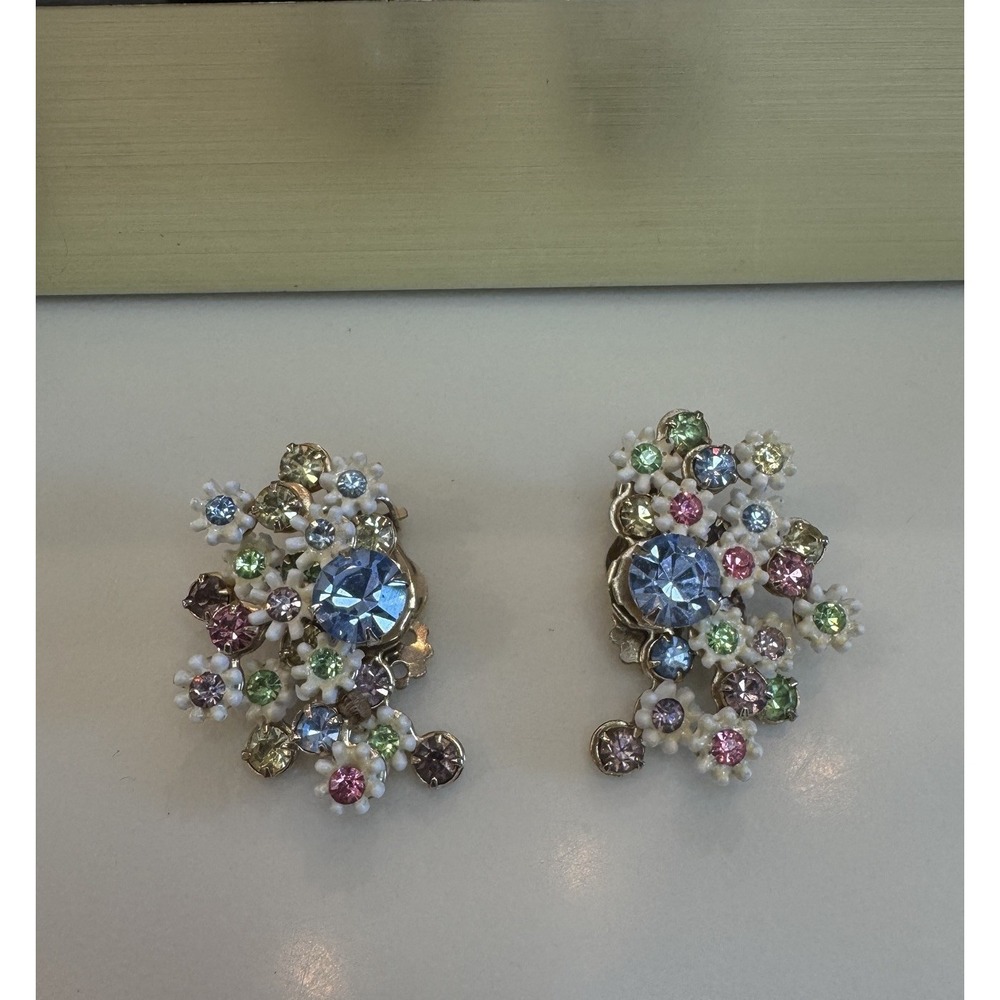 Vtg‎ Leru Signed Clip On Climber Cluster Flower Colorful Pastel Rhinestones Read